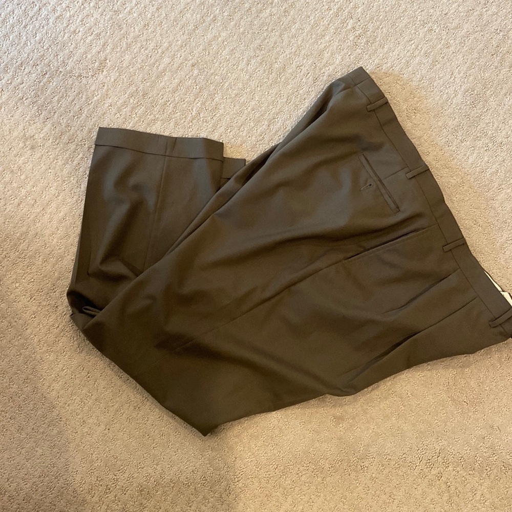Ralph Lauren Men's Olive Pleated Dress pants.